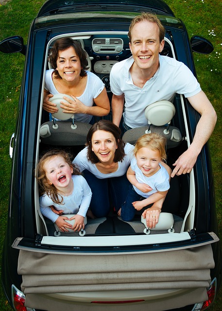 Autolening - In 4 stappen geld lenen voor auto zonder BKR​ - familie in cabrio